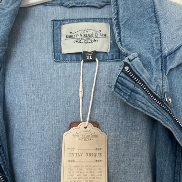 Denim hooded windbreaker jacket - Picture 2 of 3